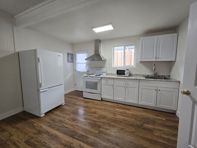 Building Photo - 1811 NW Kline St