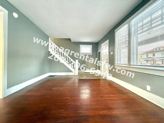 Building Photo - 3 Bedroom House