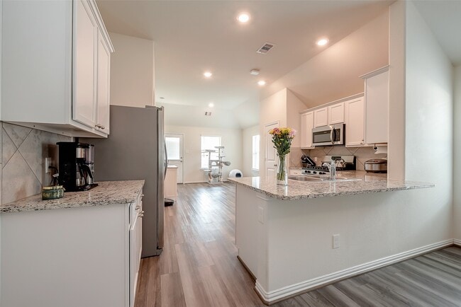 Building Photo - 15942 Boom Dr