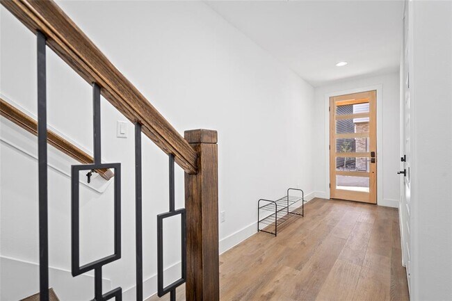 Building Photo - 1303 E 27th St