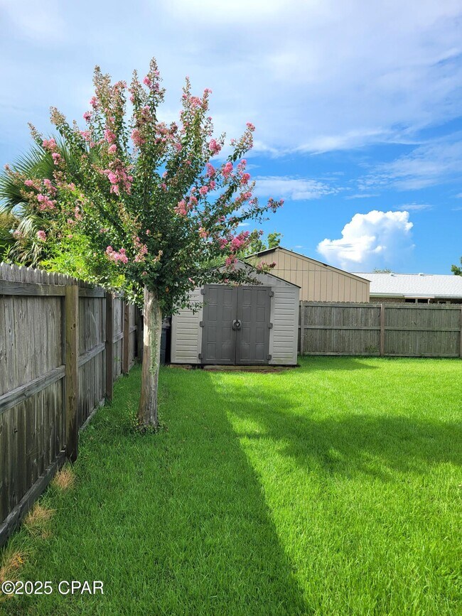 Building Photo - 325 Alexander Dr