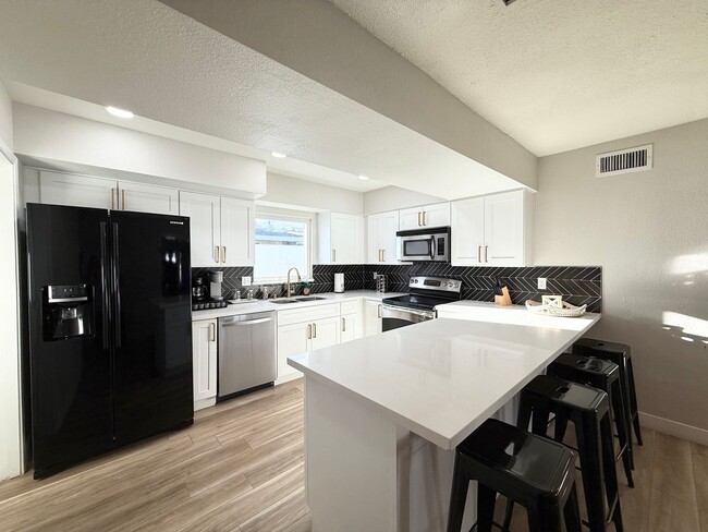 Building Photo - 3/BD 2/BA Home Near the Las Vegas Strip – ...