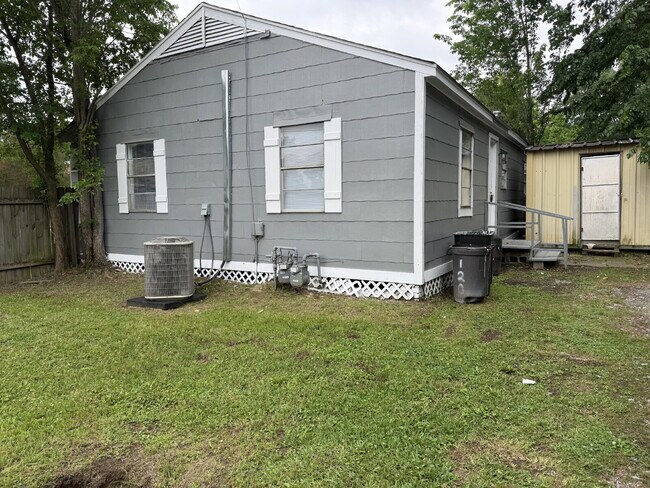 Building Photo - 2/1 in Pearl for $1075!