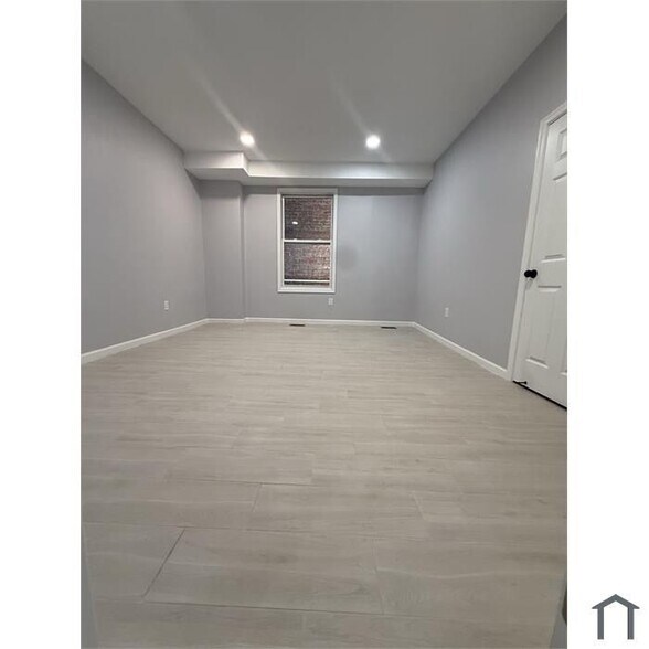 Building Photo - 1354 Girard St NW