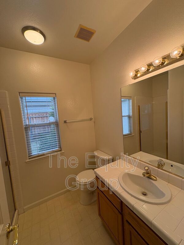 Building Photo - 2650 S Peppertree St