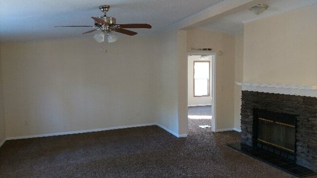 Building Photo - 73 Forest Dr