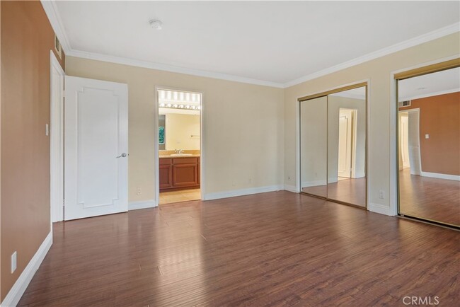 Building Photo - 5217 Satsuma Ave