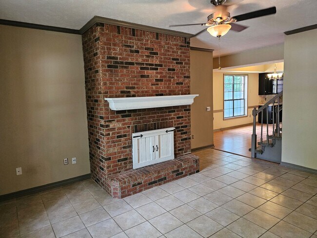 Building Photo - 472A Brendalwood Dr