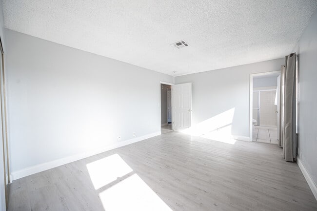 Building Photo - 2247 Heavenly View Dr