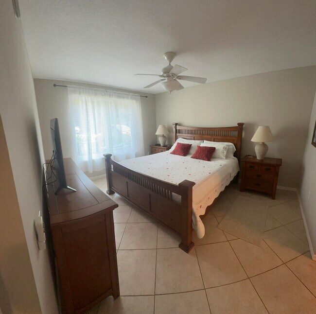 Building Photo - 805 Villa Cir