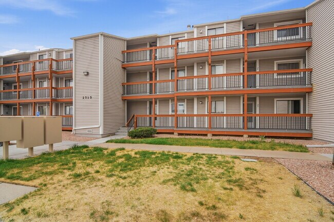 Building Photo - $1,495.95 - 1 Bed, 1 Bath Updated Unit in Westminster with In Unit Washer/Dryer!
