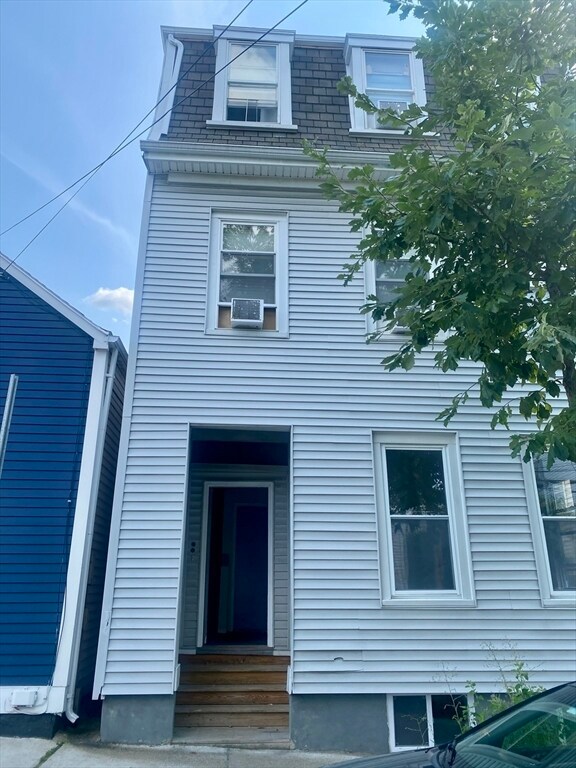 Building Photo - 126 Thorndike St
