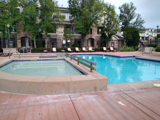 Building Photo - Beautifull Spacious 2 Bedroom 2 Bath Townh...