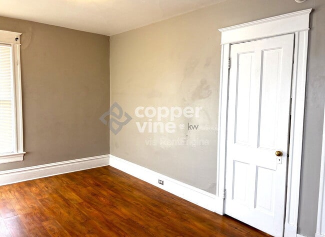 Building Photo - 146 Logan St