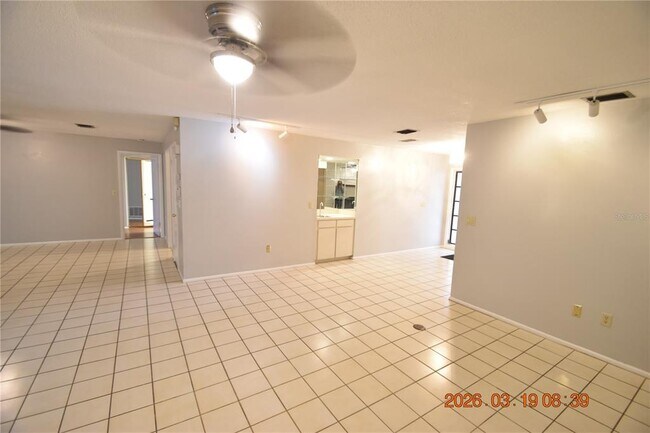 Building Photo - 2562 Redwood Way