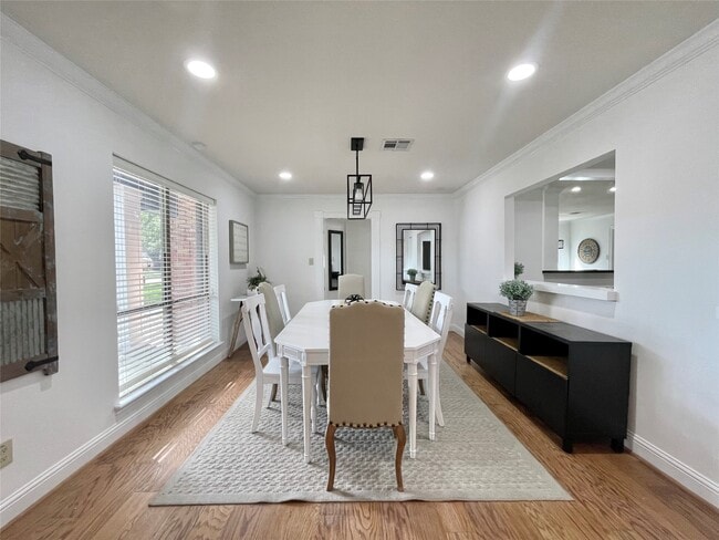 Building Photo - 6210 Queensloch Dr