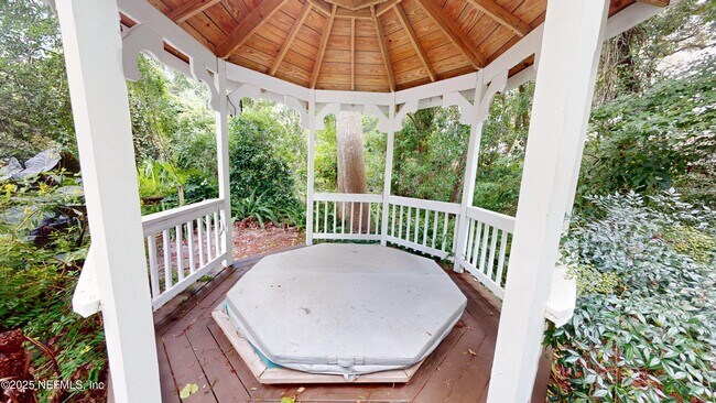 Building Photo - 1142 Westwood Dr