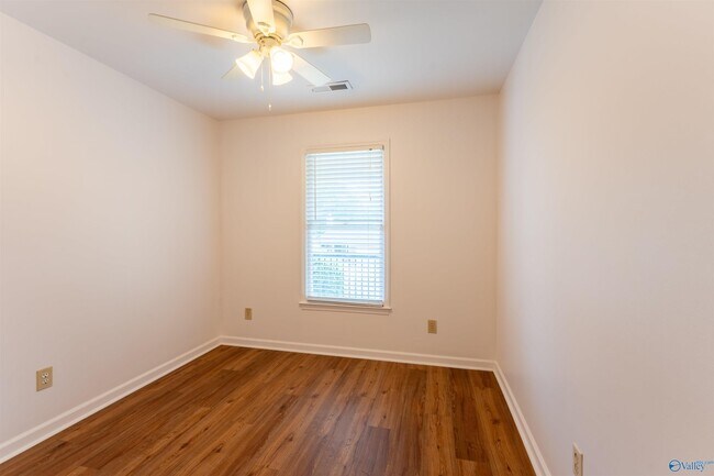 Building Photo - 236 Shadowbrook Ln NE