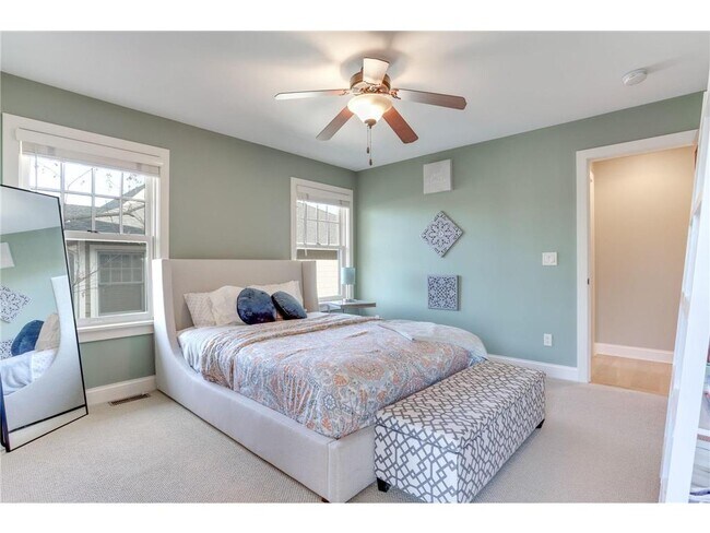 Building Photo - 2012 W Laurel Ave