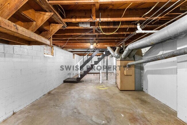 Building Photo - 386 S Napoleon Ave