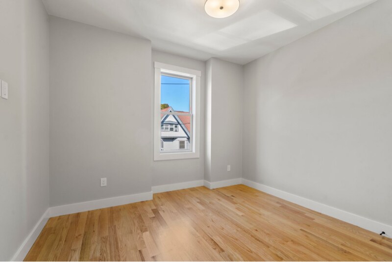 Building Photo - 66 Stanley St