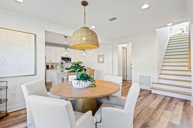 Building Photo - 84 Roundwood Dr