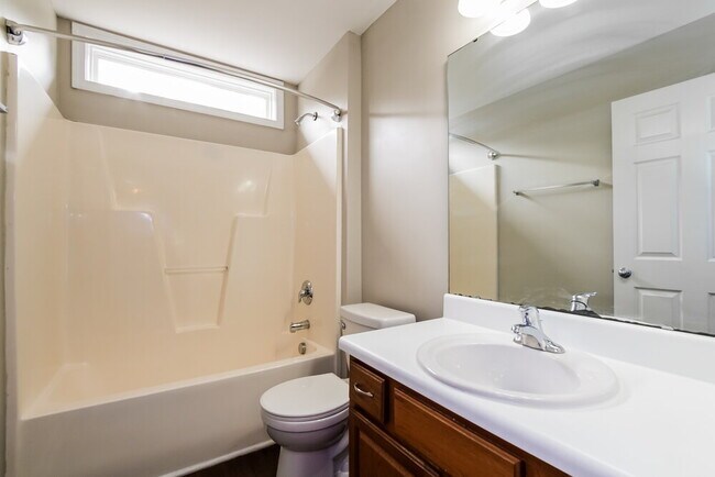 Building Photo - 610 Crosstie St