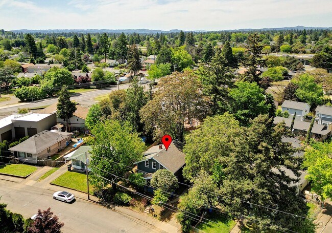 Building Photo - 6015-6017 SE 99th Ave