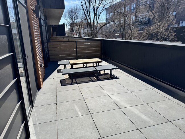 Building Photo - 4513 N Clark St