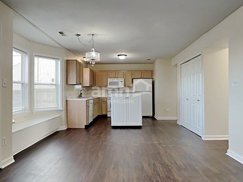 Building Photo - 17895 Grassy Knoll Dr