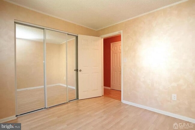 Building Photo - 818 Ravens Crest Dr