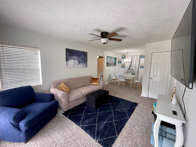 Building Photo - 193 E Highland Dr