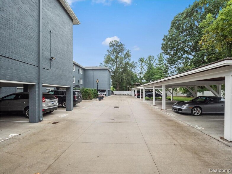 Building Photo - 662 Purdy St