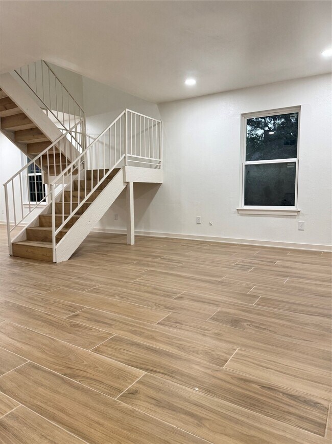 Building Photo - 10002 Knoboak Dr