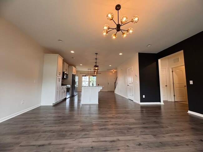 Building Photo - 4BR 2.5Bath Beauty in High Point