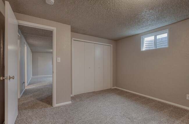 Building Photo - Centrally located 4 bedroom home!