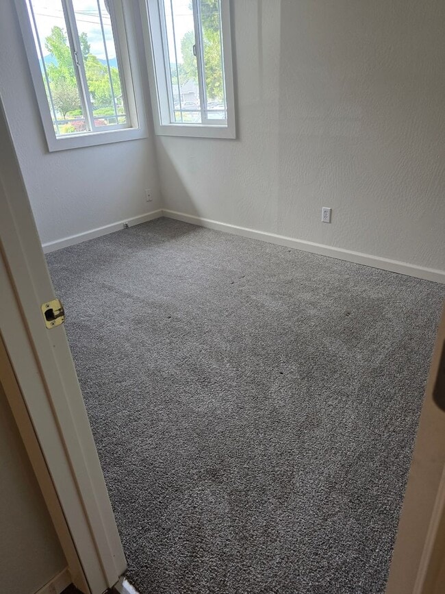 Building Photo - 3 bed 2 bath Family Home for Rent in Grant...