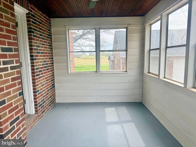 Building Photo - 330 Gilbertsville Rd