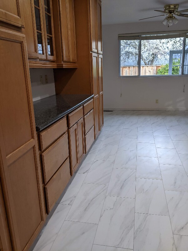 Building Photo - 3985 Royal Arch Dr
