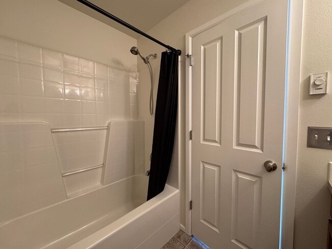 Building Photo - 2 Bed, 3 Bath in Cordata Neighborhood