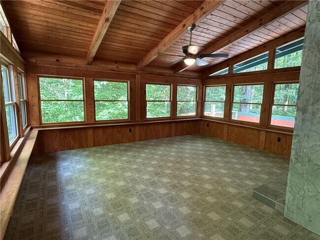 Building Photo - 2405 Mountain Rd