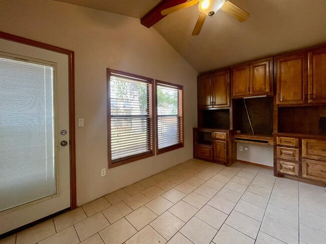 Building Photo - 1319 W Aries Rd