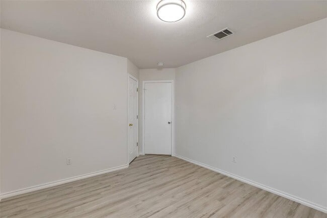 Building Photo - 3207 Barksdale Dr