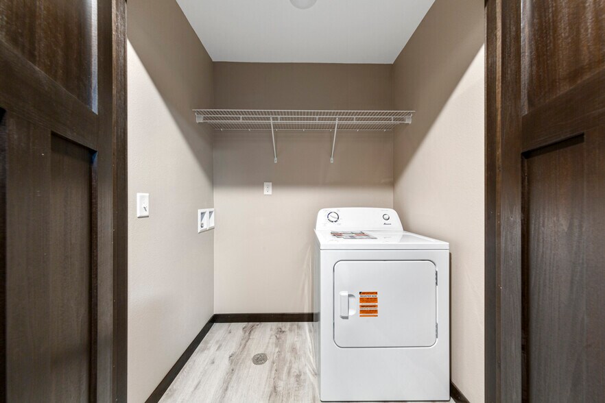 Building Photo - 3200 Noble Dr