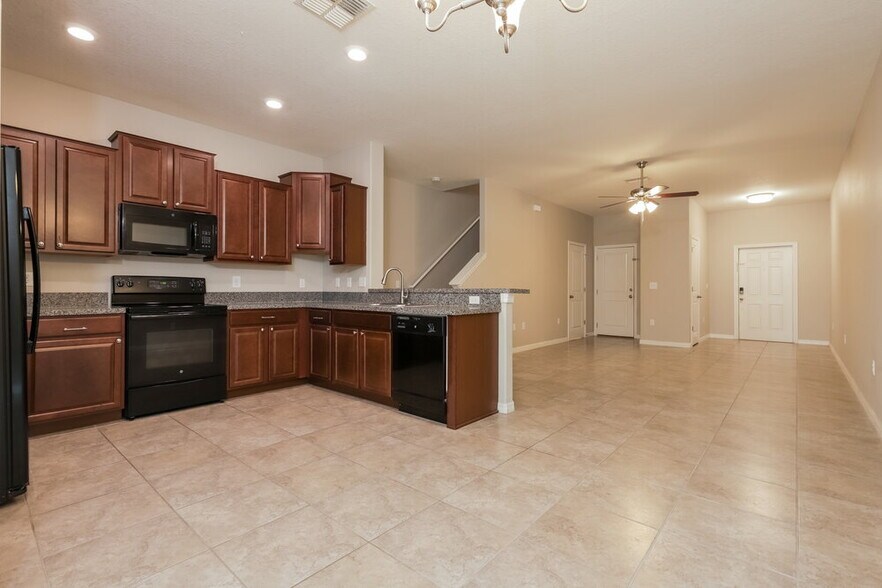 Building Photo - 12926 Utopia Gardens Way