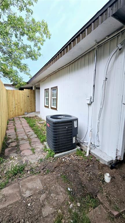 Building Photo - 101 S Lockhart St