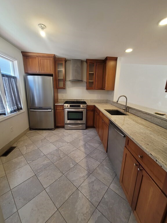 Building Photo - 3 Raymond St