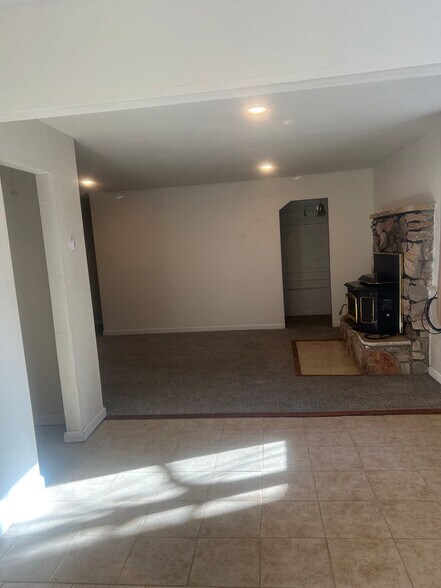 Building Photo - 4924 Golden St