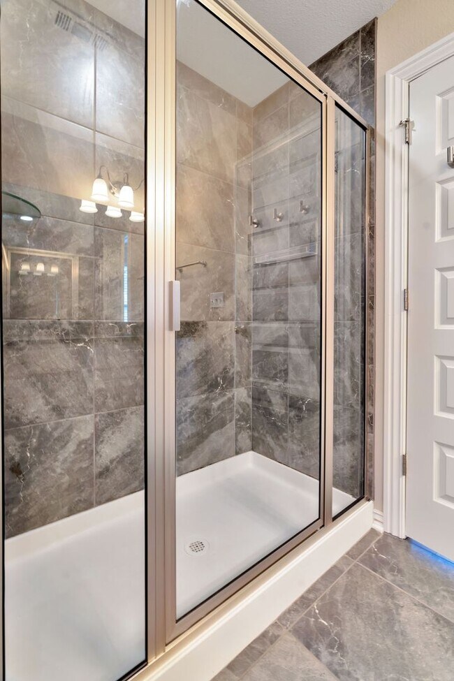 Building Photo - 3 Bed 2 Bath Home near Stonebridge Meadows Country Club