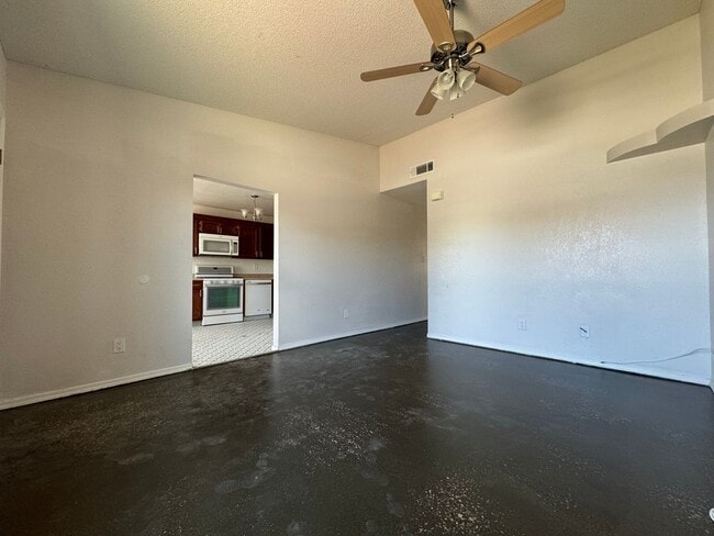 Building Photo - Northeast El Paso(Mesquite Hills 3bed with Refrig A/C and Solar Panels!